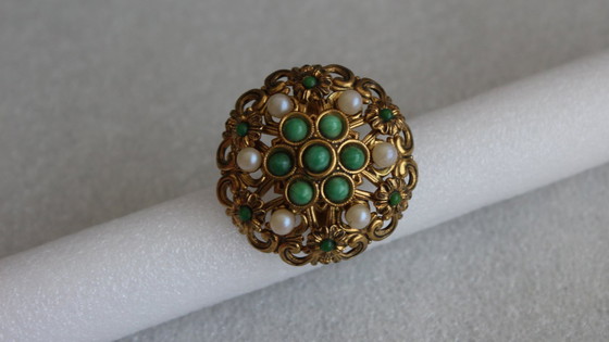 Image 1 of Vintage round brooch, Ø 3.5 cm, gold-colored with white and green pearls