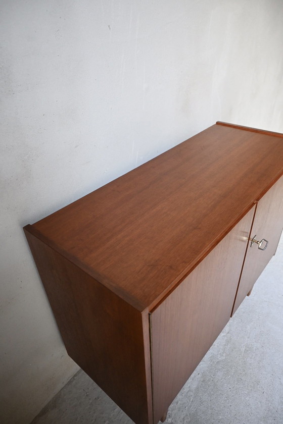 Image 1 of Leuk strak teak fineer kastje uit de jaren 60/70