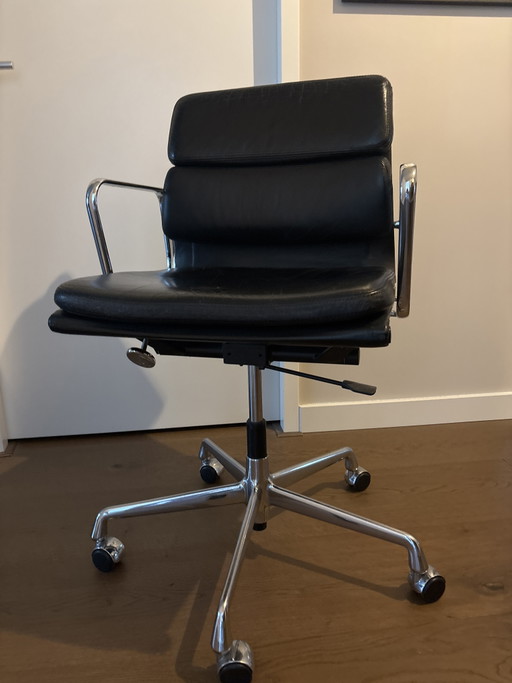 Vitra Eames EA217 Bürostuhl, schwarzes Leder