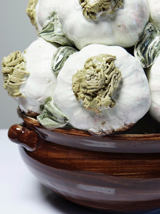 Image 1 of Vintage trompe-l'œil pyramid of garlic in glazed ceramic, Manises, Spain