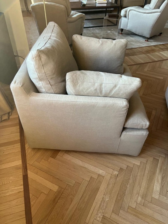 Image 1 of 2 poltrone e 1 pouf di Timothy Oulton.