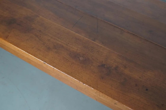 Image 1 of Antiker französischer rustikaler Bauernhaus-Esstisch aus Kirschholz aus dem frühen 20. Jahrhundert