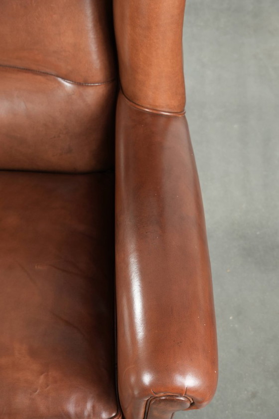 Image 1 of Sillón orejero grande de piel de oveja de estilo inglés clásico, en perfecto estado.