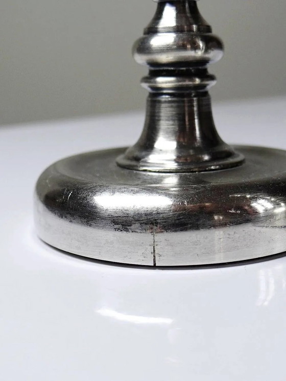 Par de pequeños candelabros antiguos bañados en plata, estilo georgiano. – Portavelas, Metal (photo 9 of 12)