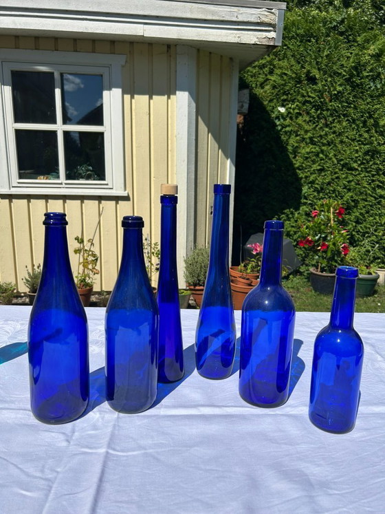 Image 1 of Set van 6 kobaltblauwe glazen flessen/vazen/vintage blauwe decoraties