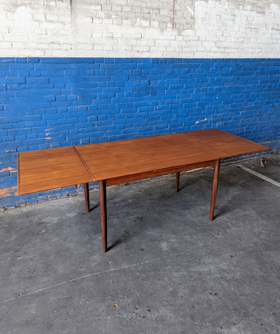 Image 1 of Table de salle à manger extensible en teck d'origine danoise