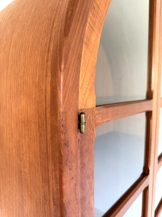 Vintage Deense Teakhouten Boogvitrine, Dyrlund ‘80 – Vitrinekasten, Glass, Wood (photo 11 of 15)