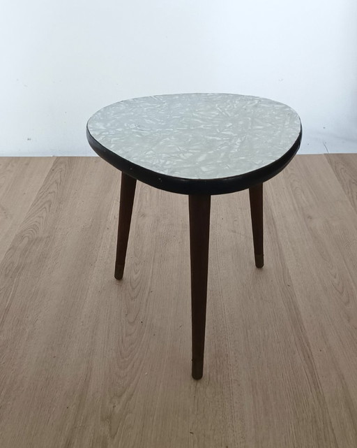 Petite table d'appoint des années 50