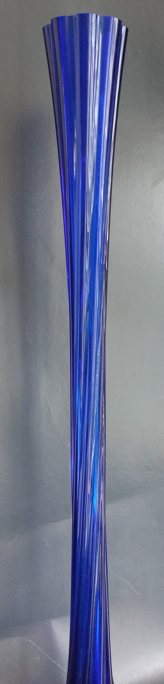 Image 1 of Blauwe gedraaide glazen vaas, 1960