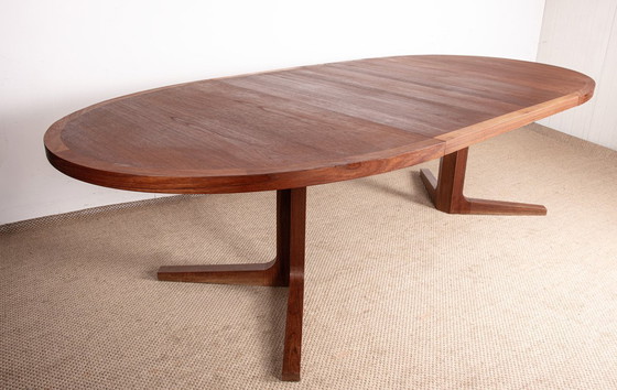 Image 1 of Zeer grote Deense teakhouten eettafel, ovaal en uitschuifbaar, met centrale voet, model HM 55, John Mortensen Dyrlund.