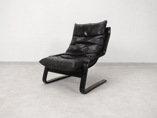  high-back lounge chair in black leather