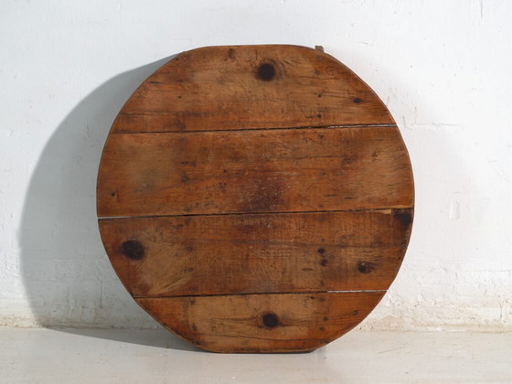 Antique low round table in pine wood – Central Europe, circa 1940 – Coffee tables, Rustic (photo 40 of 40)