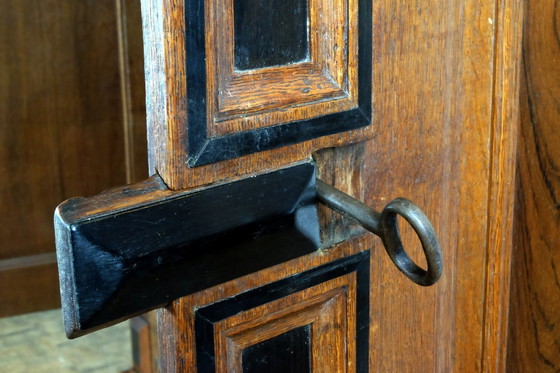 Image 1 of Armario de cojines de Gelderland, hacia 1650/ Gelderland Cushion Cabinet, 1650