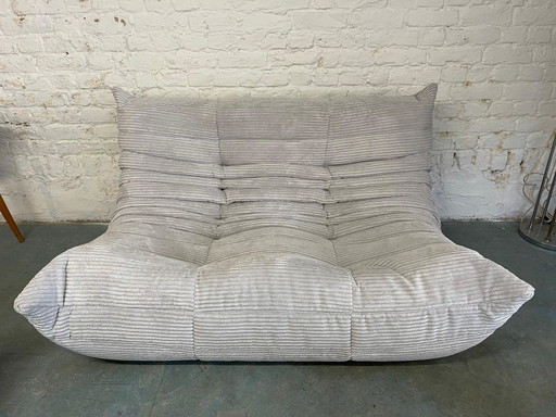 Ligne Roset Togo 2-Sitzer und Hocker