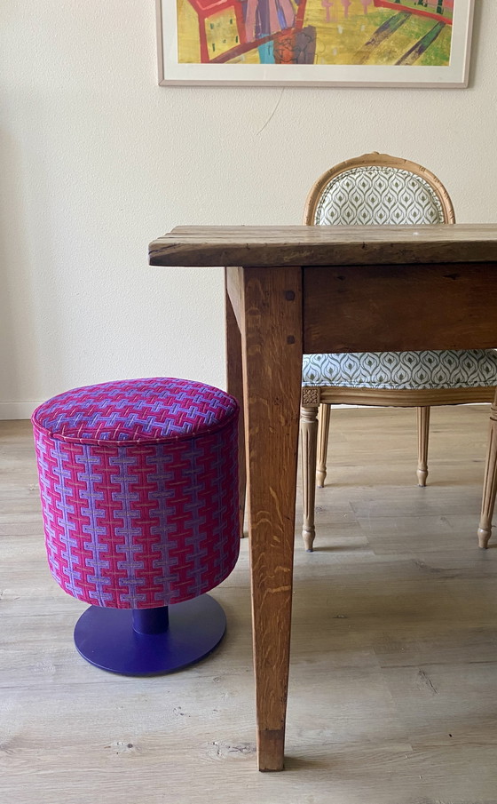 Un oggetto d'arredo unico e accattivante, realizzato con materiali di riciclo: un pouf con il design di (photo 6 of 12)