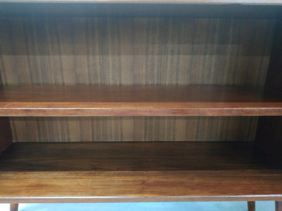 Image 1 of Mueble bajo de pared/librería sueca de los años 60 (estante central regulable)