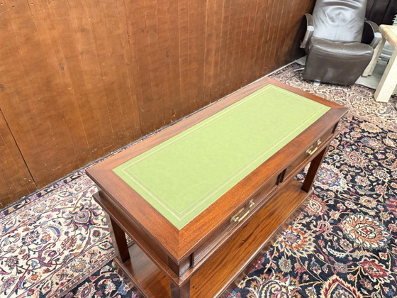 Klassischer englischer Chesterfield Konsolentisch – Leder, Holz (photo 9 of 11)