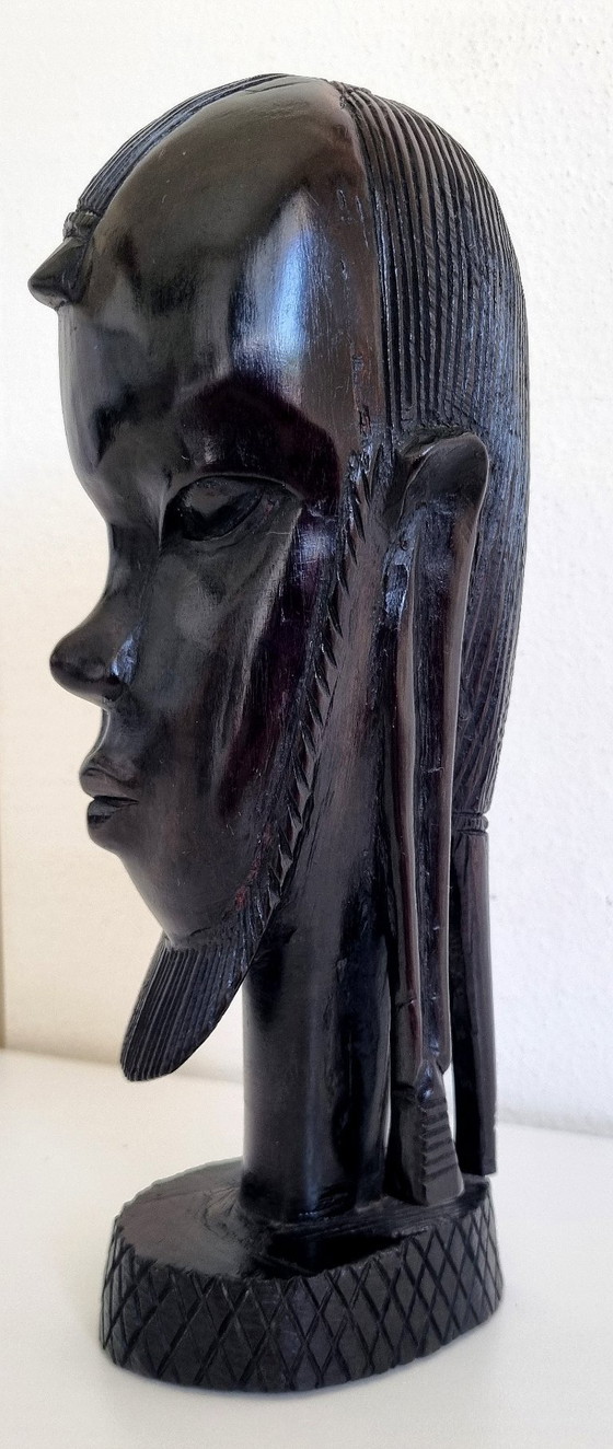 Image 1 of Vintage Afrikaanse buste, handgesneden uit donker hout.