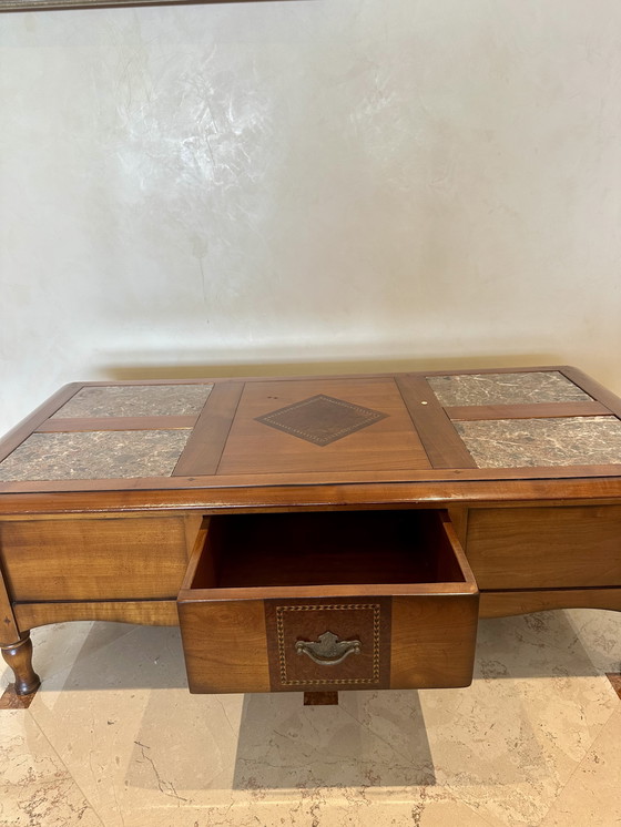 Image 1 of Mesa baja rectangular de madera maciza