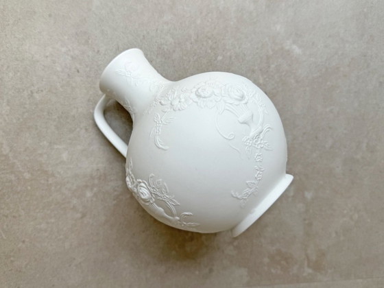 1x Vintage White Biscuit Porcelain AK Kaiser 445 Vase (photo 5 of 8)