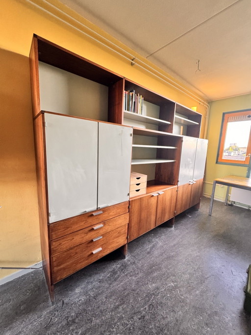 Großer Pastoe Schrank in sehr gutem Zustand