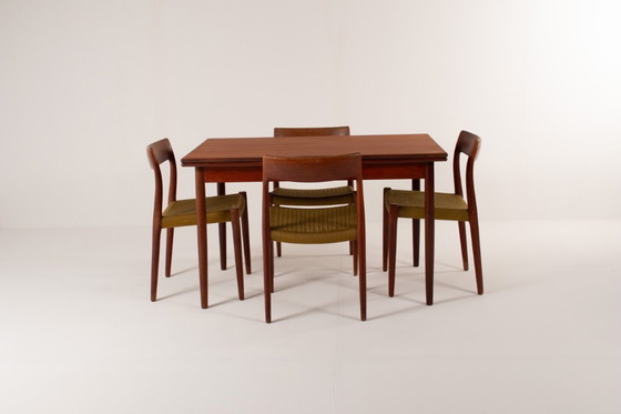 Image 1 of Uitschuifbare eettafel van teakhout in mid-century stijl
