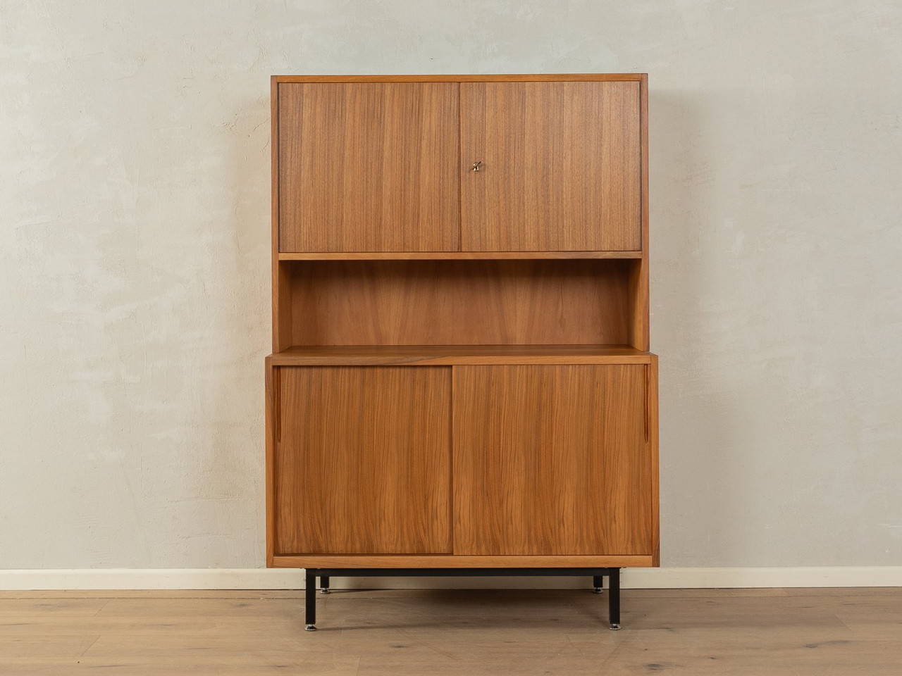 50er Jahre Kommode mit Leiste | €1,079 | Whoppah