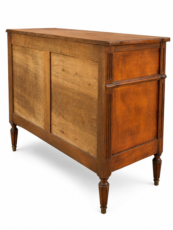 Louis XVI style light walnut chest of drawers with fluted motifs and three drawers – Wood (photo 6 of 9)