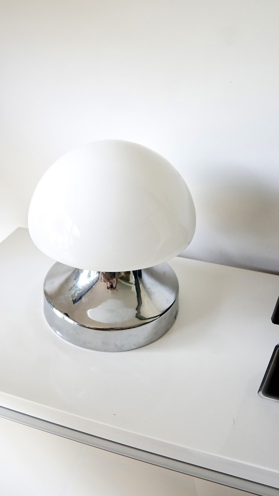 Image 1 of Lampe à poser champignon en chrome et verre opalin Space Age - années 70