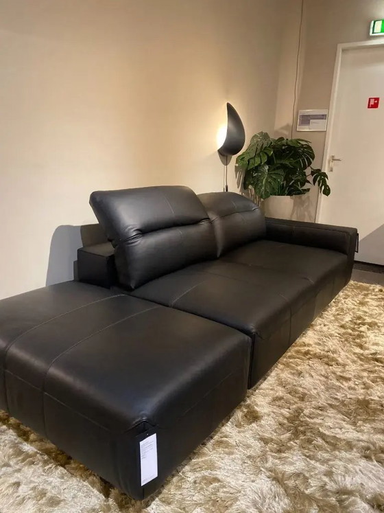 Image 1 of Fauteuil long HAMPTON en cuir noir de BOCONCEPT, de 4 793 € à 1 935 €.