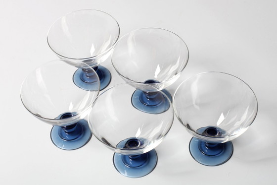 Juego de 5 copas de cristal azul de mediados de siglo / Luigi Bormioli / Parma / Italia / década de 1980 (photo 8 of 10)