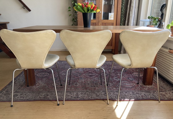 Image 1 of Te koop: 5 design leren Vlinderstoelen van Fritz Hansen