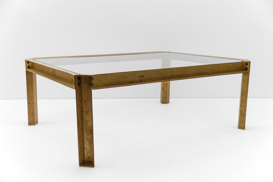 Image 1 of Grande table basse modèle T09 en laiton et verre, par Peter Ghyczy, années 1970