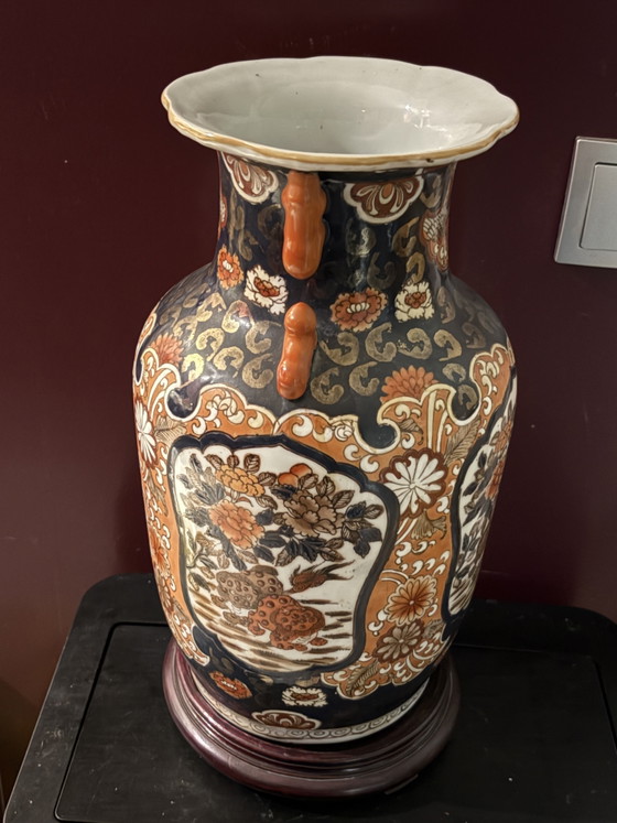 Grote Japanse Imari pronkvaas – 38 cm (40 cm met standaard) – verguld werk, feniks & pioenrozen – Vazen (photo 5 of 11)