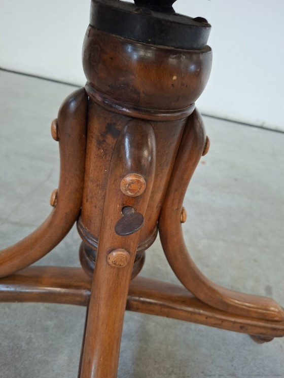 Image 1 of Taburete de piano en haya curvada y paja de Viena