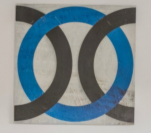 Wall decoration circles painted on aluminum