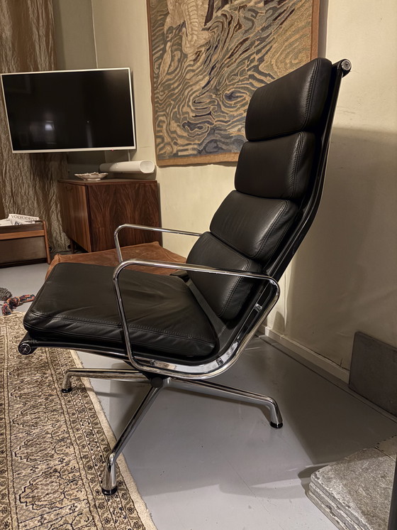 Image 1 of Vitra lounge chair ea 222 Eames