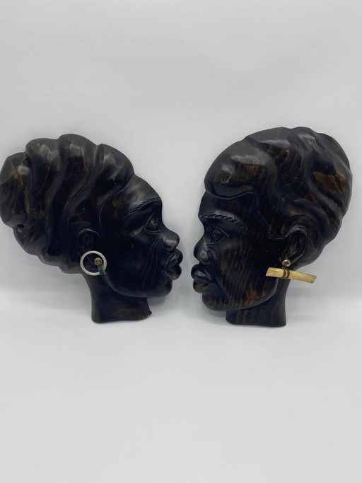 Pair of carved wall profiles signed Jan Bar – Ebony wood – Man and woman face to face – African art – beeldhouwkunst
