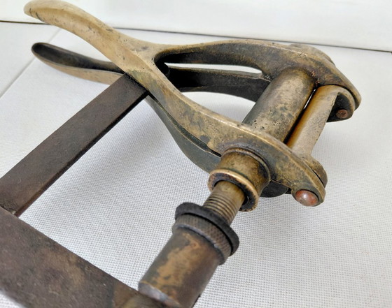 Tappatore di Bottiglie Antico in Ottone – Tappatore Manuale Originale – Oggetti decorativi, Brass (photo 7 of 10)