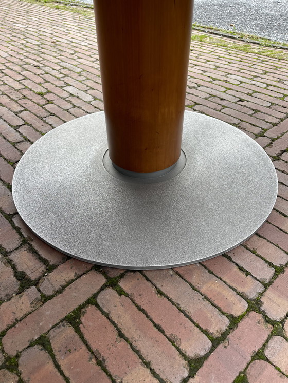 Image 1 of Mesa de diseño Arco extensible.