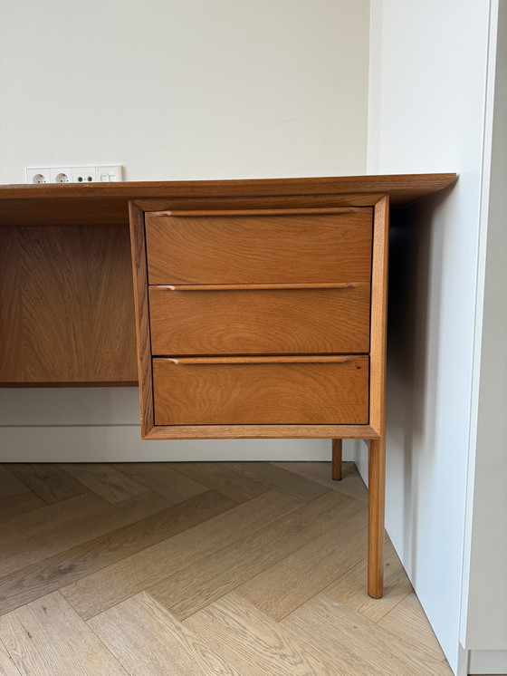 Image 1 of Wunderschöner Schreibtisch aus Holz – Made.com