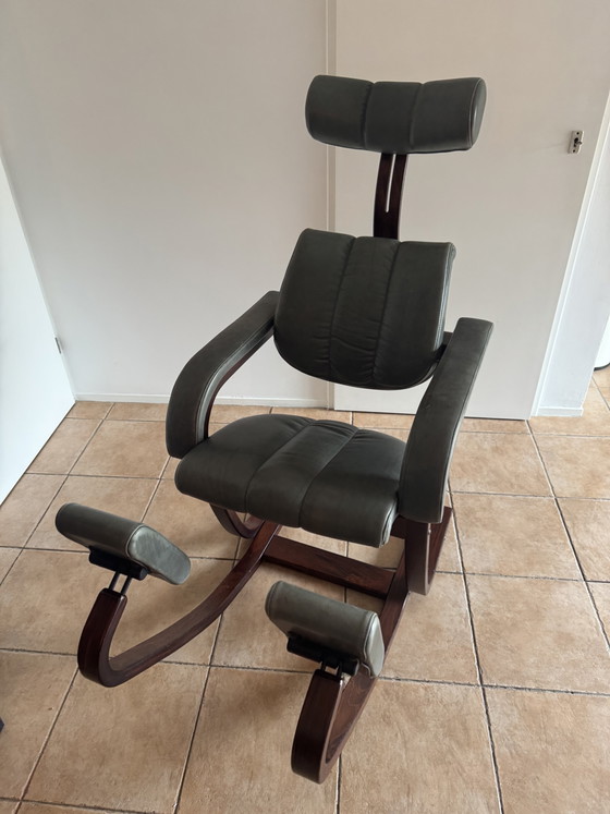 Stokke Duo Balans Chaise Ergonomique à Genoux – Peter Opsvik – Chaises de bureau, Leather, Wood (photo 3 of 15)