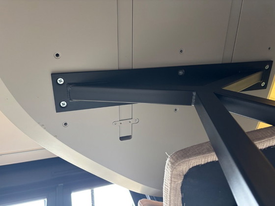 Image 1 of Studio Henk tafel Blob met beige Fenix blad 