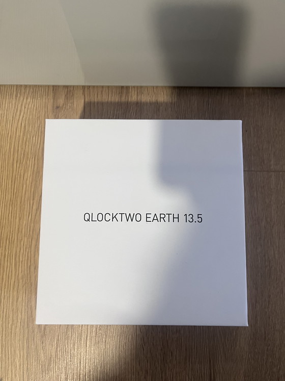 Image 1 of QLOCKTWO TIERRA 13.5 EDICIÓN DEL REPRODUCTOR PLATA Y ORO