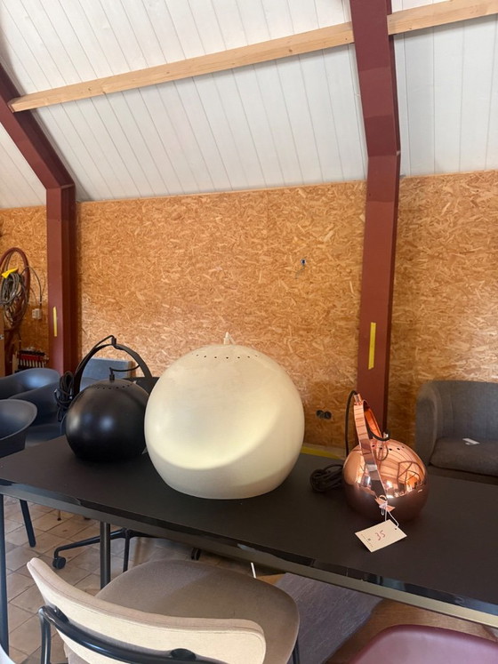31 Modelli di showroom di design danese e tradizione e Verpan – &Tradition, Sedie da pranzo, Leather, Metal (photo 10 of 14)