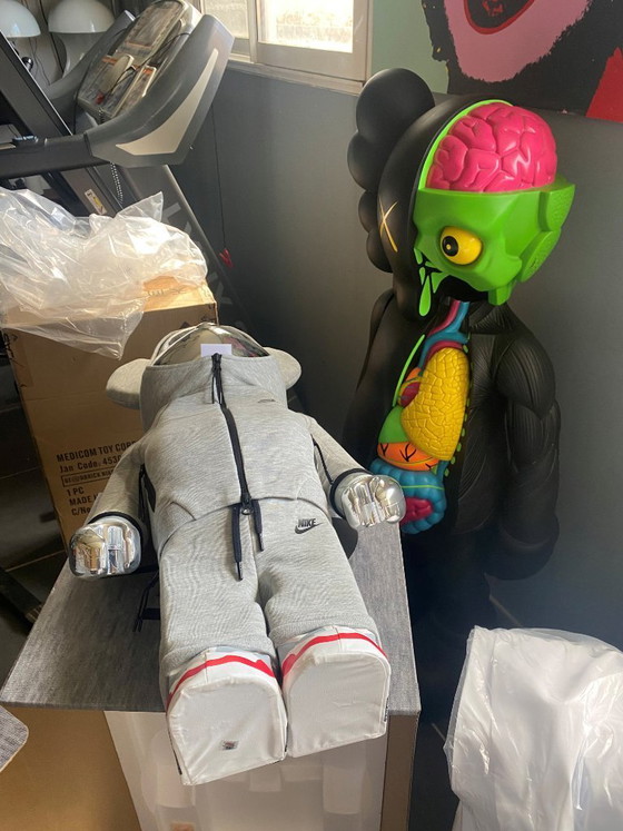 Image 1 of Bearbrick NIKE TECH FLEECE N98 1000% 70cm Edition 2023 ausverkauft MEDICOM