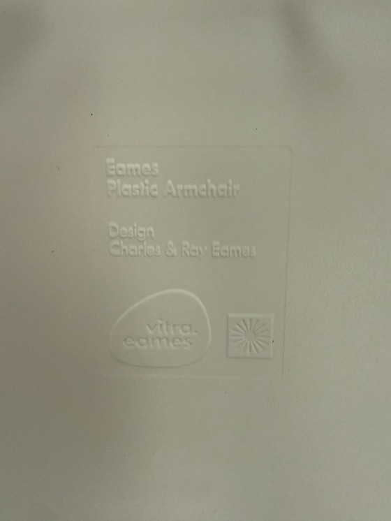 Image 1 of Vendo Vitra RAR Eames Rocking Chair bianca ZGAN e ORIGINALE