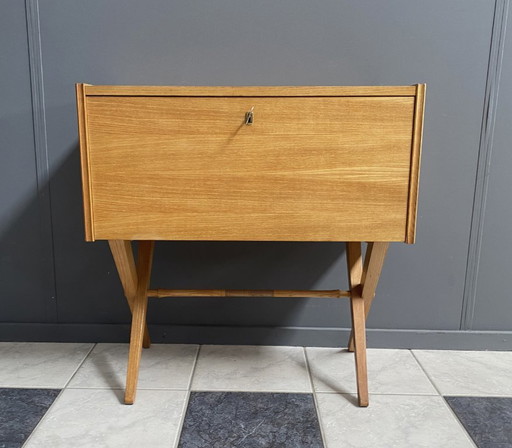 Klein houten minibureau uit de jaren 70