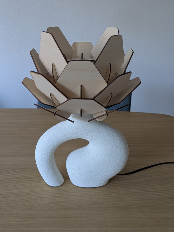 Image 1 of Tischlampe aus Kiefernzapfen