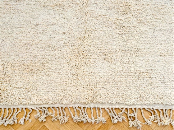 Handgefertigter einfacher Berber-Teppich aus Naturwolle 200/300cm – Teppiche & Läufer, Wool (photo 4 of 7)
